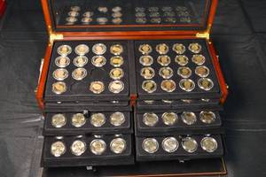 lot 93 image: Presidential Dollar Type Set Collection - 134 Coins (ProofReverseUNC) in Wood Case