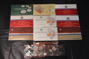 lot 98 image: The United States Mint Uncirculated Coin Sets - Lot of 10 (D & P Mint Marks)