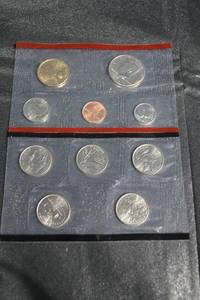 lot 112 image: 2002 Mint Set