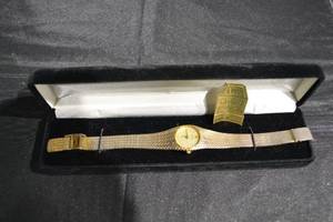 lot 113 image: Crown 185 Quartz Analog - Gold-Tone Mesh Bracelet Watch