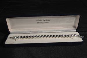 lot 114 image: Sterling Silver Bead Bracelet - Made in Italy - 21.49 g