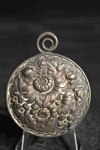 lot 123 image: Sterling Silver Round Makeup Mirror Pendant - Floral Engraving Vintage