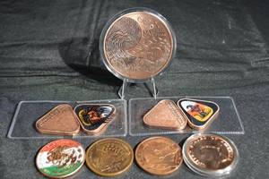 lot 140 image: Natural Wonders 5 Coin - Amazon Rainforest Round - Parrot Triangle Coins - World Coin Lot