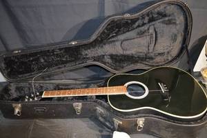 lot 150 image: WolfPak Acoustic Guitar in Black with Hard-shell Case