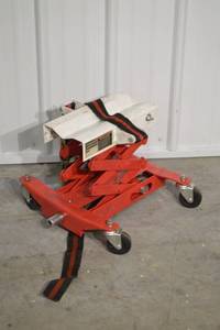 lot 164 image: Pittsburgh 450 lb Low Lift Transmission Jack