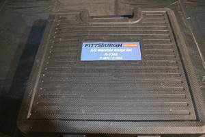 lot 175 image: Pittsburgh AC Manifold Gauge Set - R-134A, 2 Gauges, 3 Hoses, Case