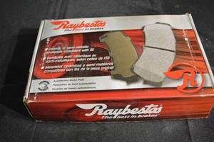 lot 195 image: Raybestos MGD169CH Disc Pad Set with Hardware - Automotive Brakes
