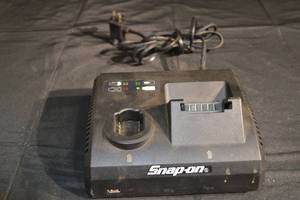 lot 263 image: Snap-on CTC121 Battery Charger 14.4-18.0V Li-ion