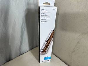 lot 122 image: New Broil King Pellet Smoker Box