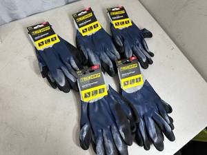 lot 289 image: 5 New Pairs of True Grip Water Resistant Work Gloves - Size L