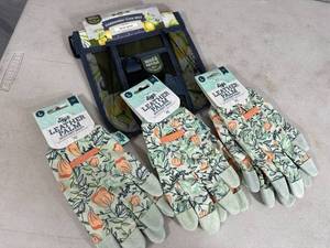 lot 320 image: New Gardening Belt and 3 Pairs Garden Gloves