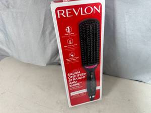 lot 17 image: New Revlon Heated Hairbrush Styler