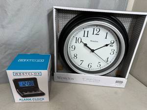 lot 28 image: 2 New Westclox Clocks