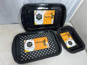 lot 46 image: 3 New Granite Ware Pans