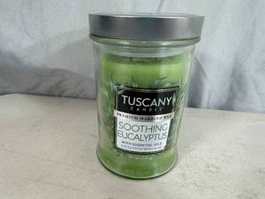 lot 72 image: New 18 oz Tuscany Premium Candle with Essential Oils