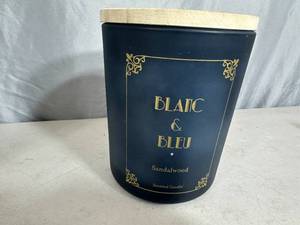 lot 80 image: New Large 26 oz Sandalwood Scented Candle