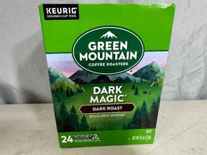 lot 84 image: 24 New Keurig K-Cups Green Mountain Dark Roast Coffee