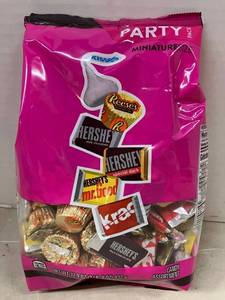 lot 78 image: Hersheys Variety Party Pack