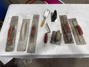 lot 1515 image: Concrete Finishing Tool Lot
