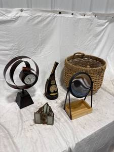 lot 1549 image: Assorted Home Decor Lot