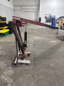 lot 1570 image: Excalibur Engine Hoist