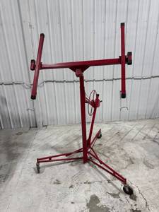 lot 1591 image: Red Drywall Lift