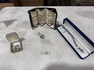 lot 1621 image: Assorted Jewelry Collection