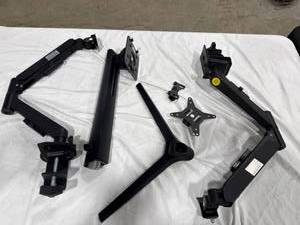 lot 1633 image: Monitor Mounts and Stands Lot