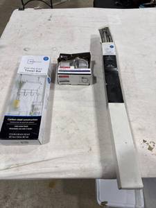 lot 1656 image: Home Hardware Lot