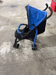 lot 1669 image: Urbini Infant Stroller