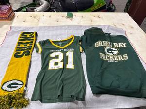 lot 1675 image: Green Bay Packers Apparel Lot