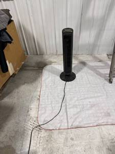 lot 1676 image: Lasko Tower Fan