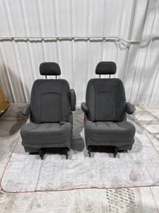 lot 1679 image: Pair Gray Automotive Seats