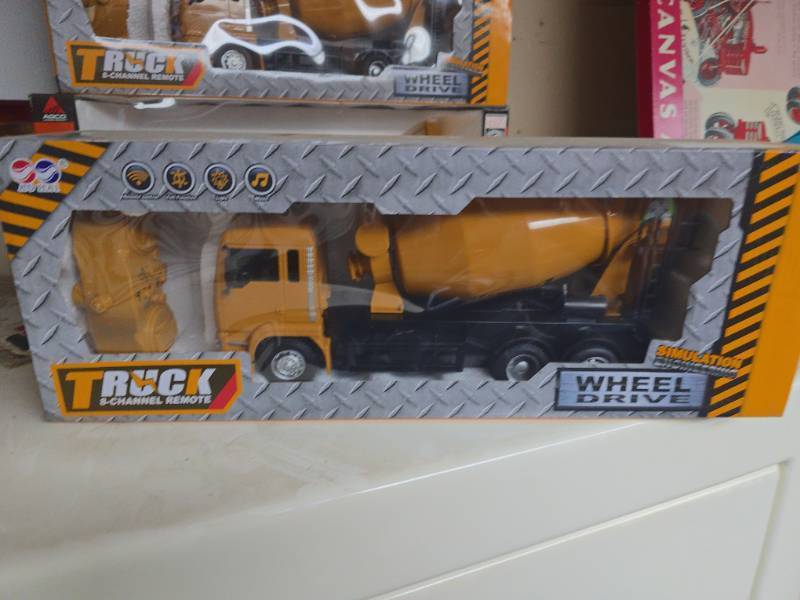 lot 9001 image: Remote control cement truck toy