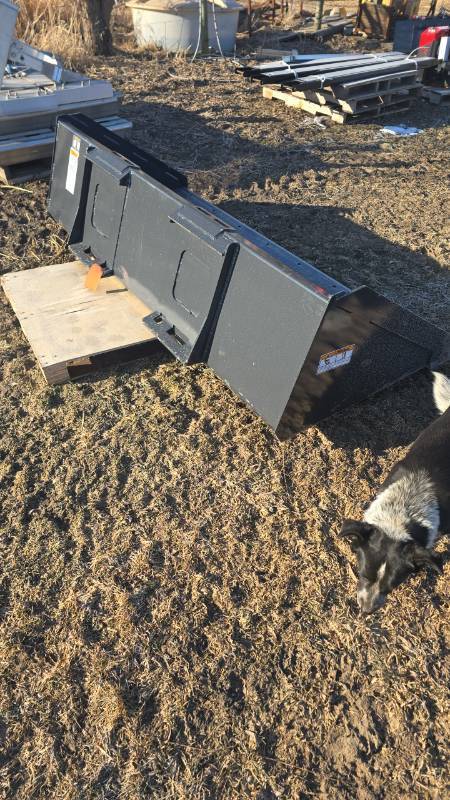 lot 11004 image: Wolverine 86 in  Skidsteer Bucket