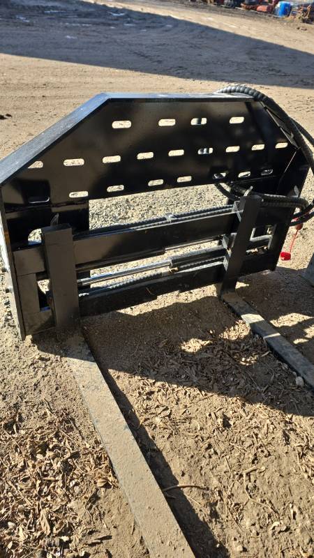 lot 11015 image: Hydraulic pallet forks for skidsteer