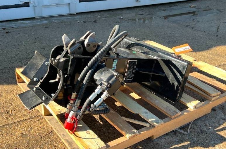 lot 5734 image: FUTURE Mini Skid Stump Grinder (FT-SZYMJ)