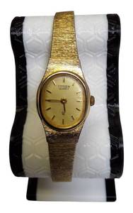 lot 61 image: Citizen ladies quartz watch from the 1980s, featuring a gold-tone finish