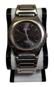lot 63 image: Vintage 1990s Fossil Relic stainless steel quartz analog wristwatch.