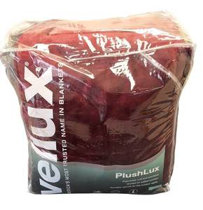 lot 43 image: Velux Plushlux quilt in Cranberry color measures 86x86 inches