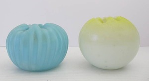 lot 28 image: 2 Vintage Fenton Burmese Glass Bowls