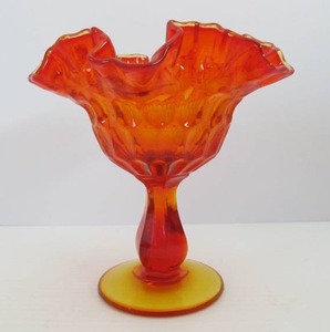 lot 40 image: vintage FENTON Amberina Glass Compote Pedestal Bowl