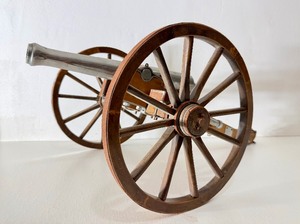 lot 3 image: Very Cool Large Vintage Black Powder Cannon #1