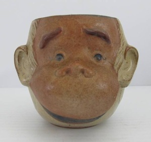 lot 68 image: Vintage Stoneware Pottery Monkey Mug