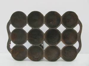 lot 81 image: Early Antique Cast Iron Muffin Pan wGate Mark