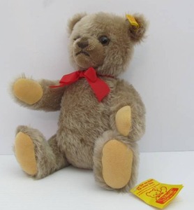 lot 86 image: Excellent Condition STEIFF Jointed Mohair Doll wTags