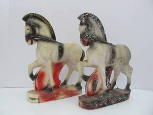 lot 102 image: 2 Larger Vintage Chalkware 1930s-40s Carnival Prize Horse Statues