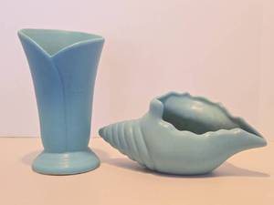 lot 118 image: 2 Excellent Signed Vintage VAN BRIGGLE Blue Art Pottery Vases