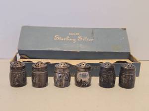 lot 123 image: Set of 6 Individual Small Sterling Silver Salt Shakers