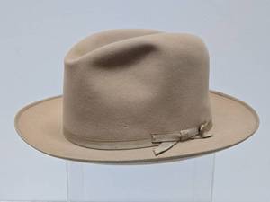 lot 152 image: Great Collection of Vintage etc Mens Hats #2